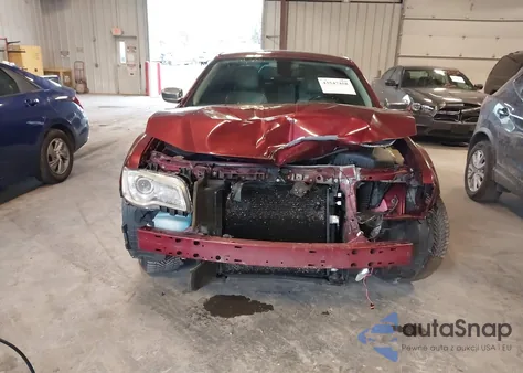 2018 Chrysler 300 Limited Awd z USA, uszkodzony, nr VIN 2C3CCAKG9JH137752